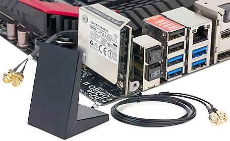 Bild: Broadcom BCM4352 integriert auf der Hauptplatine eines Desktop-Computers mit externer Antenne
